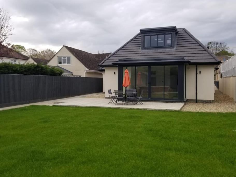 Orchid Lodge - Two Bed Generous Flat - Parking, Netflix, Wifi - Close To Blenheim Palace & Oxford - F4 Kidlington Zewnętrze zdjęcie